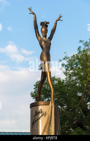 Mosca, Russia - 25 luglio. 2017. Monumento alla ballerina Maya Plisetskaya nel parco a Bolshaya Dmitrovka Foto Stock