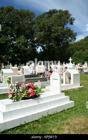 Cimitero/cimitero vicino isola bungalow, La Digue, Seychelles. Foto Stock