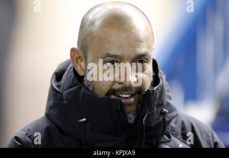 Nuno Espirito Santo, direttore di Wolverhampton Wanderers, durante la partita del campionato Sky Bet a Hillsborough, Sheffield. PREMERE ASSOCIAZIONE foto. Data immagine: Venerdì 15 dicembre 2017. Vedi PA storia SOCCER Sheff Wed. Photo credit should Read: Martin Rickett/PA Wire. RESTRIZIONI: Nessun utilizzo con audio, video, dati, elenchi di apparecchi, logo di club/campionato o servizi "live" non autorizzati. L'uso in-match online è limitato a 75 immagini, senza emulazione video. Nessun utilizzo nelle scommesse, nei giochi o nelle pubblicazioni di singoli club/campionati/giocatori. Foto Stock