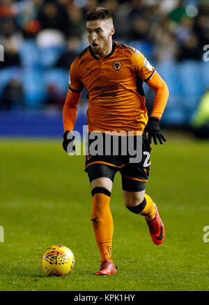 Wolverhampton Wanderers' Matt Doherty durante la partita del campionato Sky Bet a Hillsborough, Sheffield. PREMERE ASSOCIAZIONE foto. Data immagine: Venerdì 15 dicembre 2017. Vedi PA storia SOCCER Sheff Wed. Photo credit should Read: Martin Rickett/PA Wire. RESTRIZIONI: Nessun utilizzo con audio, video, dati, elenchi di apparecchi, logo di club/campionato o servizi "live" non autorizzati. L'uso in-match online è limitato a 75 immagini, senza emulazione video. Nessun utilizzo nelle scommesse, nei giochi o nelle pubblicazioni di singoli club/campionati/giocatori. Foto Stock