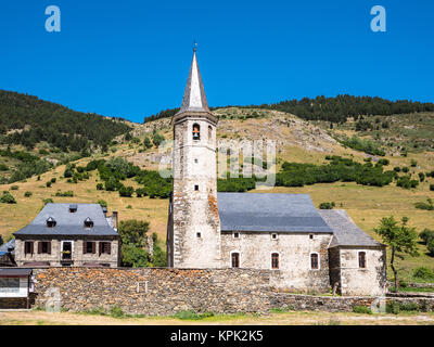 Vista del rifugio Montgarri vicino a Pla de Beret in Valle de Arán, Spagna Foto Stock