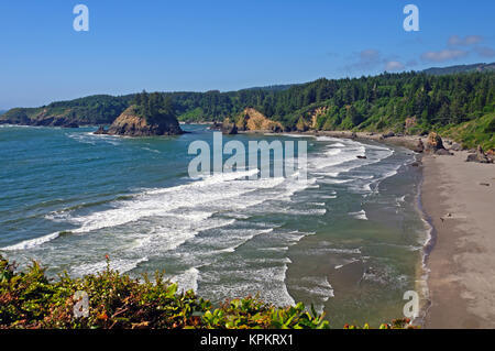 Guardando verso il basso su una regione del nord della California Beach Foto Stock