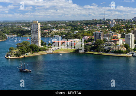 Vista in elevazione del Lavender Bay, Blues Point e a nord dal Sydney Harbour Bridge Lookout - Sydney, Nuovo Galles del Sud, Australia Foto Stock