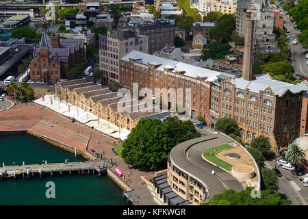 Vista in elevazione del Campbell's Cove e rocce da Harbour Bridge Lookout - Sydney, Nuovo Galles del Sud, Australia Foto Stock
