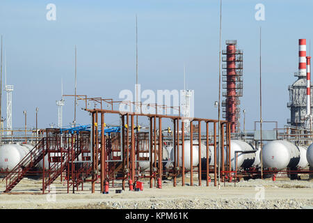 Cavalcavia caricamento di prodotti petroliferi e di immagazzinamento del combustibile delle navi Foto Stock