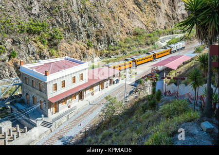 Il viaggio in treno (Nariz del Diablo) da Riobamba in Ecuador Foto Stock