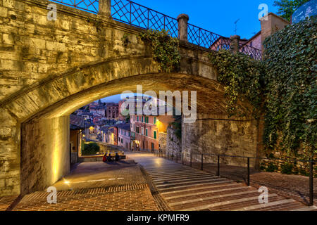 Acquedotto romano al tramonto in HDR, Perugia, Italia Foto Stock