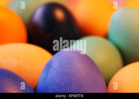 Colorate le uova di Pasqua Foto Stock