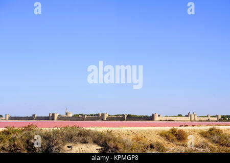 I bastioni della città fortificata di Aigues-Mortes Foto Stock