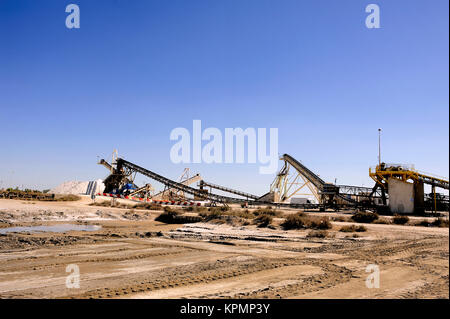 Sito azienda operativa la soluzione salina Aigues-Mortes Foto Stock