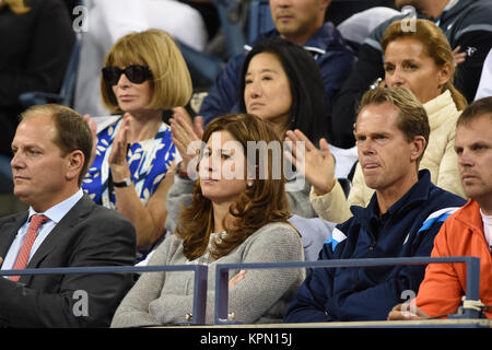 FLUSHING NY- 29 AGOSTO: Anna Wintour, la zattera di Federer, Vira Wang, Stefan Edberg, Giorno Cinque del 2014 US Open al USTA Billie Jean King National Tennis Center il 29 agosto 2014 nel quartiere di lavaggio del Queens Borough of New York City People: Anna Wintour, la zattera di Federer, Vira Wang, Stefan Edberg Foto Stock