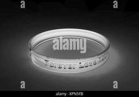 3D render di anelli d oro con chiari colori di sfondo Foto Stock