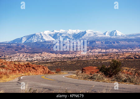 Strada in un parco arcate in Utah STATI UNITI D'AMERICA Foto Stock