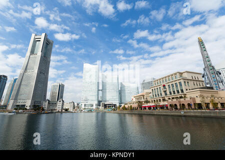 Città di Yokohama in giornata soleggiata Foto Stock