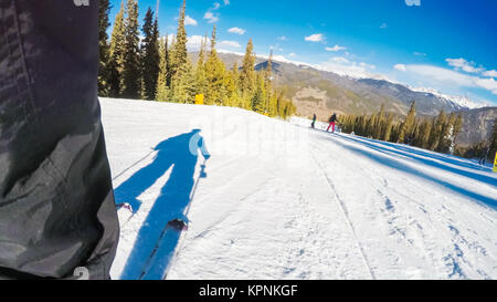 POV punto di vista. Sci Colorado Rokies all inizio di stagione sciistica. Foto Stock