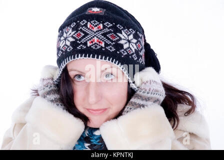 Modello di rilascio , Junge Frau im Winteroutfit - giovane donna in abito invernale Foto Stock