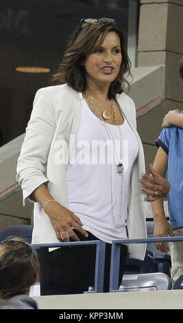 FLUSHING NY - Agosto: Mariska Hargitay, al 2014 US Open al USTA Billie Jean King National Tennis Center in agosto, 2014 nel quartiere di lavaggio del Queens Borough of New York City People: Mariska Hargitay Foto Stock