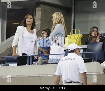 FLUSHING NY - Agosto: Mariska Hargitay, al 2014 US Open al USTA Billie Jean King National Tennis Center in agosto, 2014 nel quartiere di lavaggio del Queens Borough of New York City People: Mariska Hargitay Foto Stock