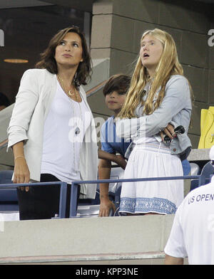 FLUSHING NY - Agosto: Mariska Hargitay, al 2014 US Open al USTA Billie Jean King National Tennis Center in agosto, 2014 nel quartiere di lavaggio del Queens Borough of New York City People: Mariska Hargitay Foto Stock