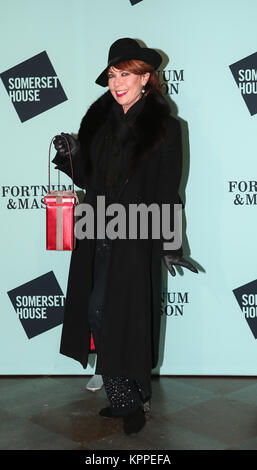 La struttura di pattino al Somerset House con Fortnum & Mason Launch Party tenuto presso la Somerset House - Arrivi con: Kathy Lette dove: Londra, Regno Unito quando: 14 Nov 2017 Credit: John Rainford/WENN.com Foto Stock