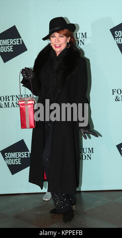 La struttura di pattino al Somerset House con Fortnum & Mason Launch Party tenuto presso la Somerset House - Arrivi con: Kathy Lette dove: Londra, Regno Unito quando: 14 Nov 2017 Credit: John Rainford/WENN.com Foto Stock