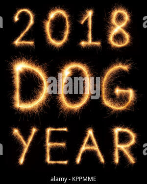 2018 anno del cane di scritte tracciate con brillantini bengali isolati su sfondo nero Foto Stock