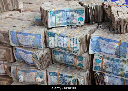 Cambiavalute in mercato Hargeisa, il Somaliland Foto Stock