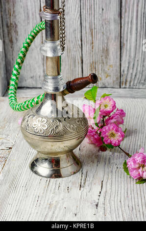 Elegante arabo narghilè Foto Stock