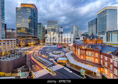 Tokyo, Giappone skyline oltre la stazione di Tokyo. Foto Stock