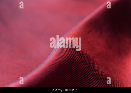 Primo piano di raso rosso tessuto Foto Stock