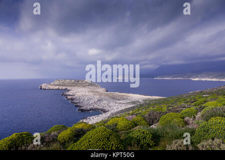 Paesaggio selvaggio a Maini castello, nella storica regione di Mani, in Laconia, Peloponneso regione, Grecia. Foto Stock