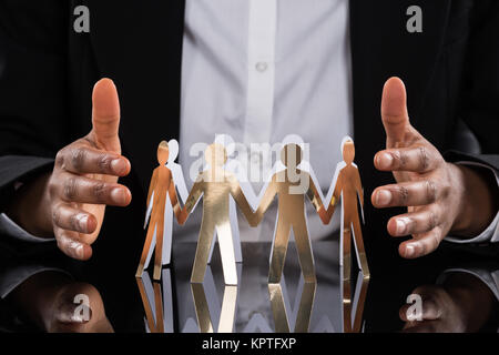 I mediatori proteggere cut-out figure Foto Stock