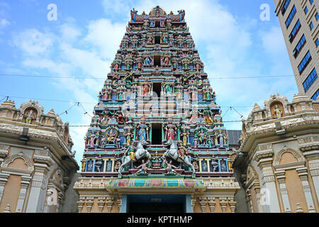 Vista del Sri Mahamariamman Temple, il più antico tempio indù di Kuala Lumpur in Malesia Foto Stock