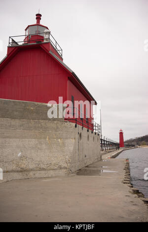 Doppi fari Grand Haven marcatori nautico sul Lago Michigan Foto Stock