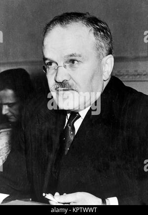 Vyacheslav Molotov, Vyacheslav Mikhailovich Molotov, uomo politico sovietico. Molotov Cocktail era un insulto riferimento al Ministro degli esteri sovietico Vyacheslav Molotov Foto Stock