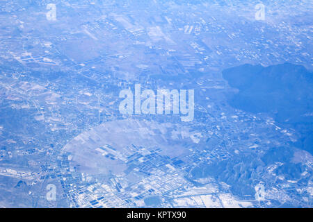 Sorta su una città da un aeroplano dall'altezza di volo degli uccelli. Foto Stock