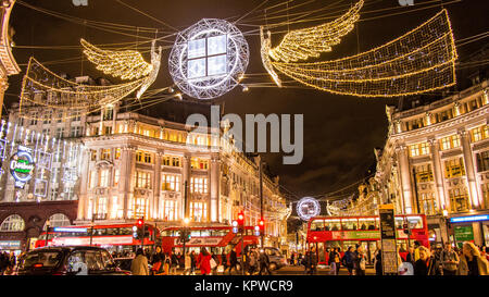 Le luci di Natale a Oxford Circus a Londra, Inghilterra Foto Stock