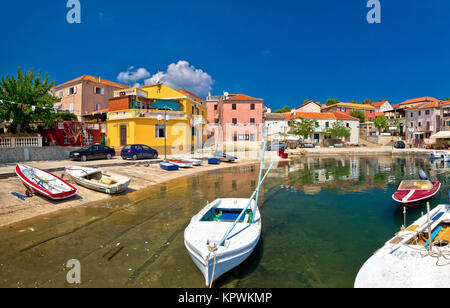 Il vecchio porto del Mediterraneo nel villaggio di Sali Foto Stock