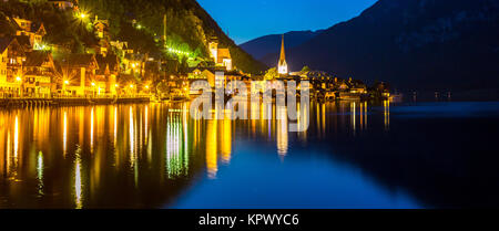 Hallstatt village notte Foto Stock