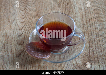 Tazza di tè con biscotti al cioccolato Foto Stock