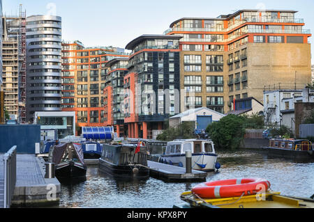 Moderni appartamenti a Paddington Basin a Londra Foto Stock