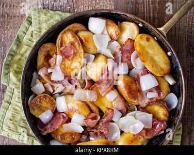 Rustico casa tedesca fries bratkartoffeln Foto Stock