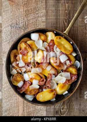 Rustico casa tedesca fries bratkartoffeln Foto Stock