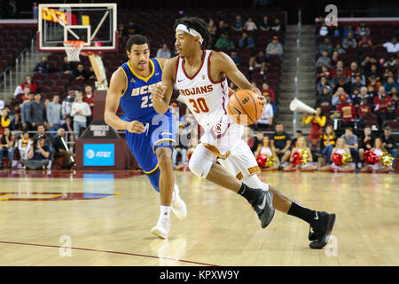 Dicembre 17, 2017: Elia Stewart (30) dell'USC Trojans nella NCAA un gioco di pallacanestro tra la UC Santa Barbara Guachos vs USC Trojans al Galen Center di Los Angeles, CA: Jordon Kelly/CSM Foto Stock