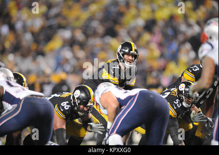 Dec 17th, 2017: Steelers Ben Roethlisberger #7 durante il New England Patriots vs Pittsburgh Steelers gioco all'Heinz Field di Pittsburgh, PA. Jason Pohuski/CSM Foto Stock