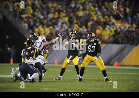 Dec 17th, 2017: Steelers Ben Roethlisberger #7 durante il New England Patriots vs Pittsburgh Steelers gioco all'Heinz Field di Pittsburgh, PA. Jason Pohuski/CSM Foto Stock