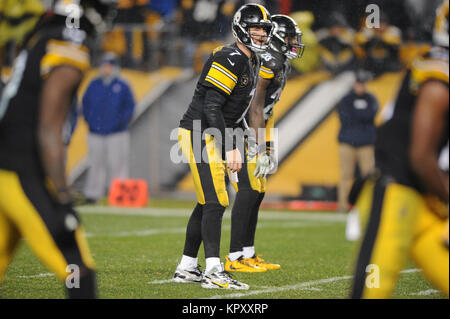 Dec 17th, 2017: Steelers Ben Roethlisberger #7 durante il New England Patriots vs Pittsburgh Steelers gioco all'Heinz Field di Pittsburgh, PA. Jason Pohuski/CSM Foto Stock