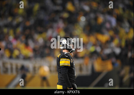 Dec 17th, 2017: Steelers Ben Roethlisberger #7 durante il New England Patriots vs Pittsburgh Steelers gioco all'Heinz Field di Pittsburgh, PA. Jason Pohuski/CSM Foto Stock