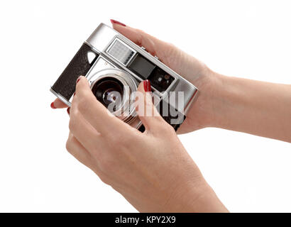 La donna le mani e la vecchia macchina fotografica Foto Stock