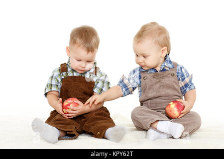 Bambini piccoli con le mele. Foto Stock